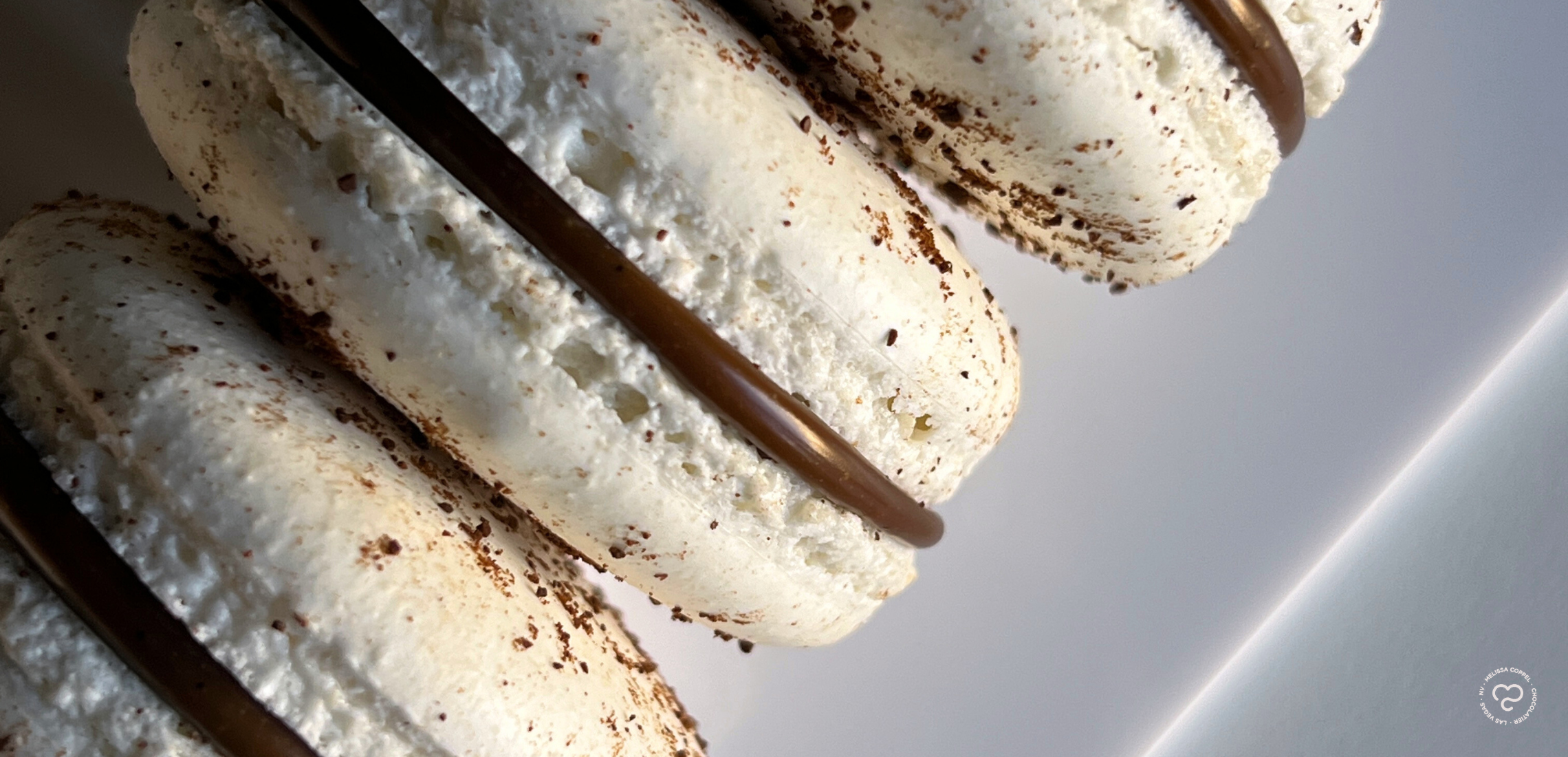 Cookies & Cream Macaron