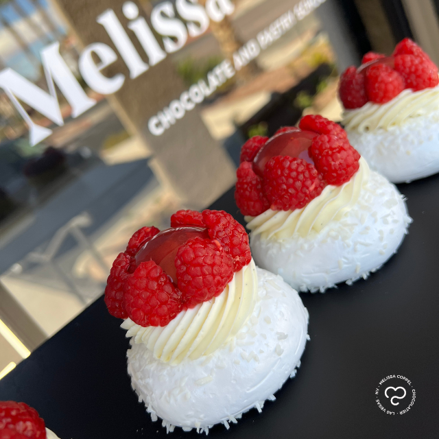 Strawberry and Dulce de leche pavlova recipe by Karina Rivera